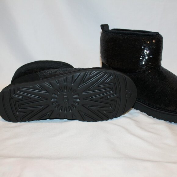 NIB UGG WOMEN'S MINI‎ SEQUIN SHEARLING LINED BOOTS BLACK - Picture 5 of 5